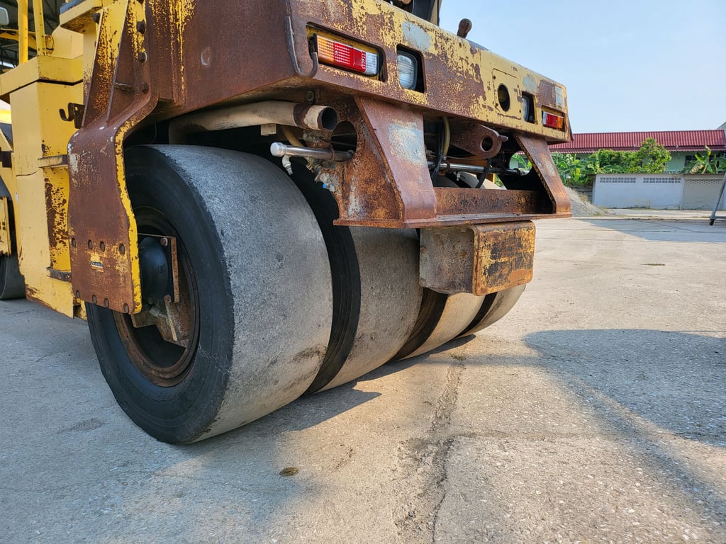 ขายรถบดล้อยางอัดสั่นสะเทือน 7 ล้อยาง ยี่ห้อ SAKAI GW750 นำเข้าจากต่างประเทศ ไม่เคยใช้งานในไทย ขายรถบดล้อยางอัดสั่นสะเทือน 7 ล้อยาง ยี่ห้อ SAKAI GW750 นำเข้าจากต่างประเทศ ไม่เคยใช้งานในไทย