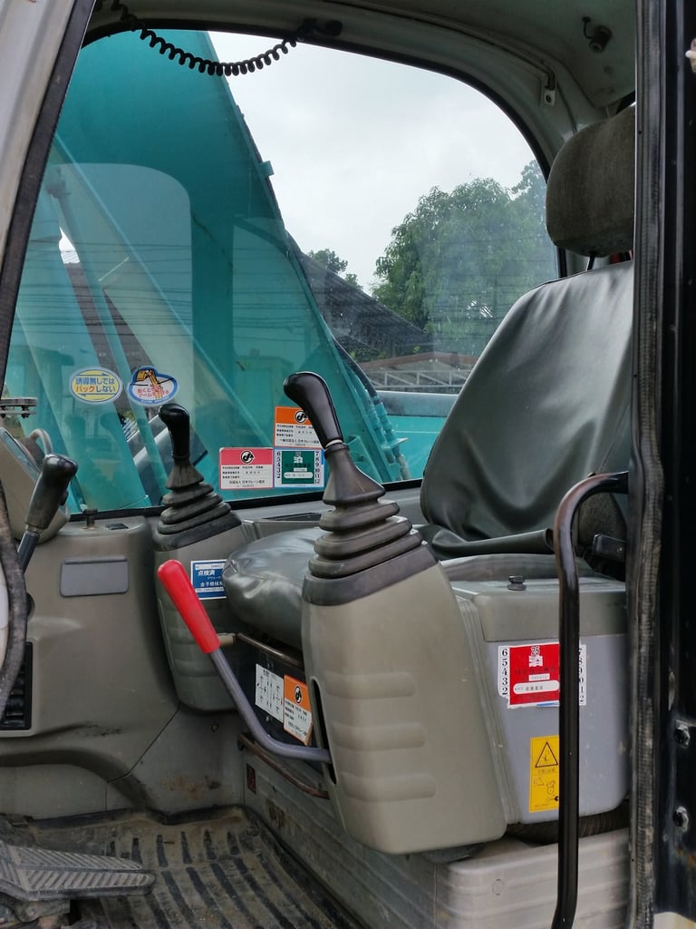 ขายรถขุด KOBELCO SK115SR ปี 2004 นำเข้าจากญี่ปุ่นแท้ 100เปอร์เซ็นต์ ไม่เคยใช้งานในไทย