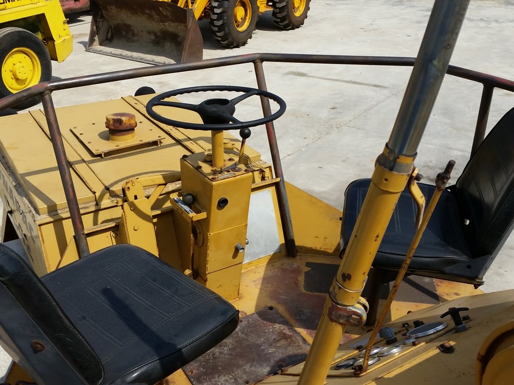 ขายรถบดอัดสั่นสะเทือน 10 ตัน DYNAPAC CC42A นำเข้าจาก USA แท้ 100% สภาพสวย ขายรถบดอัดสั่นสะเทือน 10 ตัน DYNAPAC CC42A นำเข้าจาก USA แท้ 100% สภาพสวย