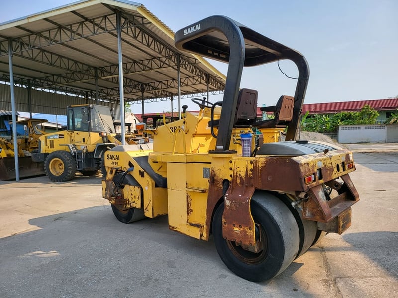 ขายรถบดล้อยางอัดสั่นสะเทือน 7 ล้อยาง ยี่ห้อ SAKAI GW750 นำเข้าจากต่างประเทศ ไม่เคยใช้งานในไทย ขายรถบดล้อยางอัดสั่นสะเทือน 7 ล้อยาง ยี่ห้อ SAKAI GW750 นำเข้าจากต่างประเทศ ไม่เคยใช้งานในไทย