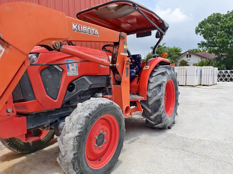 รถตักคูโบต้าบุ้งกี่ 0.5 คิวสภาพพร้อมใช้งาน