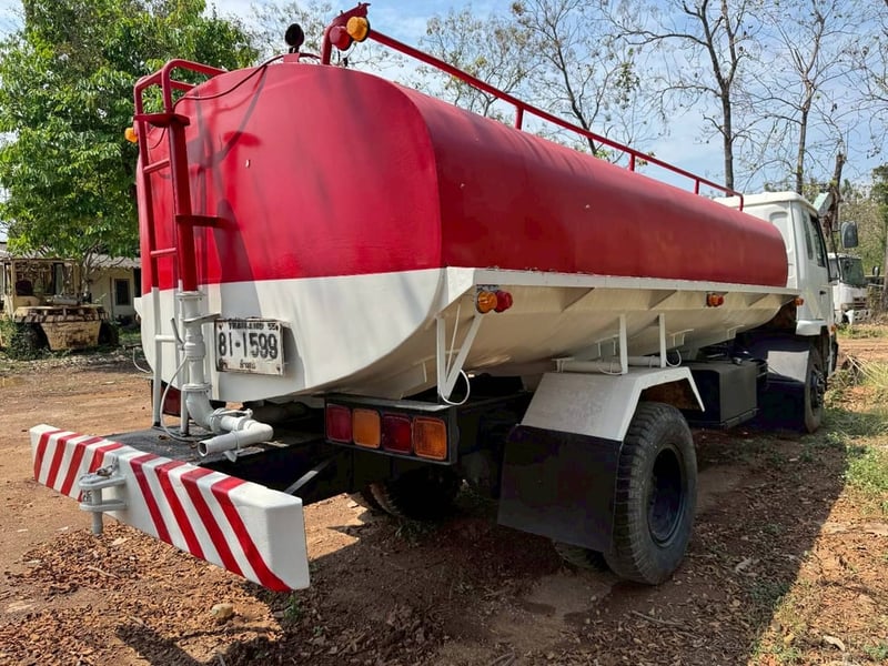 NISSAN UD PKB 195แรงม้า รถบรรทุก 6ล้อ บรรทุกน้ำ ปี2006