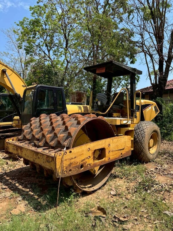 ขายรถบดCAT CS533E หนามหุ้มเรียบ2เพลา2เปลือก เอกสารเล่มทะเบียน ราคา950,000฿โทร0867379991อ๊อฟ พิจิตร 