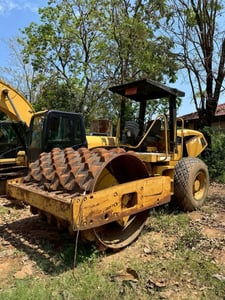 ขายรถบดCAT CS533E หนามหุ้มเรียบ2เพลา2เปลือก เอกสารเล่มทะเบียน ราคา950,000฿โทร0867379991อ๊อฟ พิจิตร 