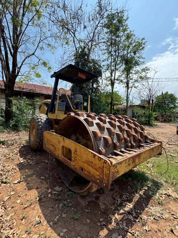 ขายรถบดCAT CS533E หนามหุ้มเรียบ2เพลา2เปลือก เอกสารเล่มทะเบียน ราคา950,000฿โทร0867379991อ๊อฟ พิจิตร 