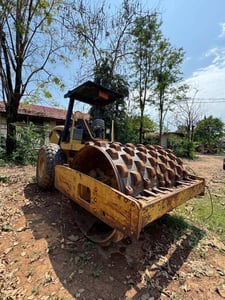 ขายรถบดCAT CS533E หนามหุ้มเรียบ2เพลา2เปลือก เอกสารเล่มทะเบียน ราคา950,000฿โทร0867379991อ๊อฟ พิจิตร 