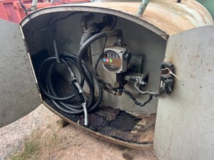 ขายถังจ่ายน้ำมันขนาด1,000กว่าลิตรใช้แบตเตอรี่12โวลท์ ใส่รถกระบะได้มี2ชุด ชุดละ27,000฿ โทร0867379991อ๊อฟ พิจิตร 