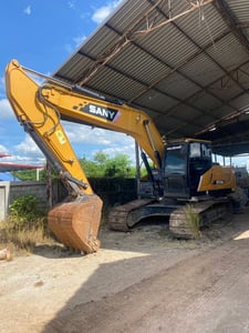 ฝากขายSANY SY 215Cปี68ใช้งานมา 4,000 ชั่วโมงเอกสารเล่มทะเบียนพร้อมโอนราคา 1,300,000 ฿โทร0867379991อ๊อฟ พิจิตร