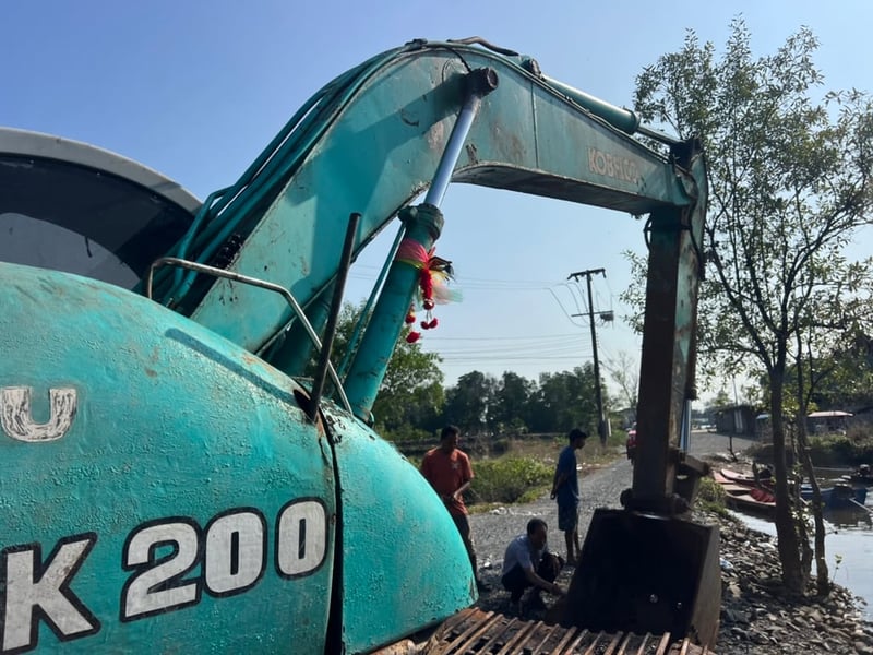 ขายทั้งคันหรือแยกอะไหล่สนใจชิ้นไหนบอกได้ครับKOBELCO SK200M5ไฟฟ้าเสีย ช่วงล่างดีเอกสารใบซื้อขาย ราคา230,000฿โทร0867379991อ๊อฟ พิจิตร 