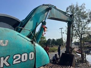 ขายทั้งคันหรือแยกอะไหล่สนใจชิ้นไหนบอกได้ครับKOBELCO SK200M5ไฟฟ้าเสีย ช่วงล่างดีเอกสารใบซื้อขาย ราคา230,000฿โทร0867379991อ๊อฟ พิจิตร 