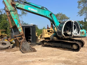 ขายทั้งคันหรือแยกอะไหล่สนใจชิ้นไหนบอกได้ครับKOBELCO SK200M5ไฟฟ้าเสีย ช่วงล่างดีเอกสารใบซื้อขาย ราคา230,000฿โทร0867379991อ๊อฟ พิจิตร 