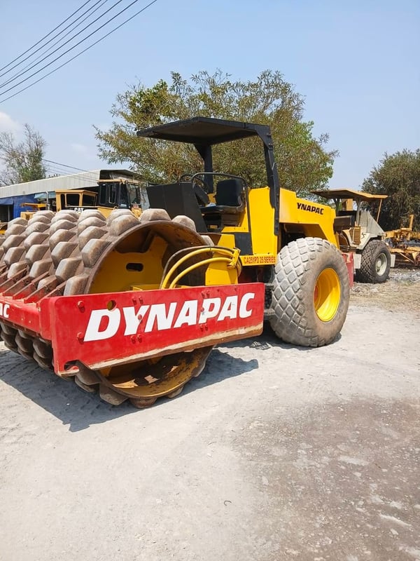 ขายรถบดDYNAPAC CA251PD เป็น2เพลา2เปลื่อกเรียบหุ้มหนาม เอกสารเล่มทะเบียน ราคา800,000฿โทร0867379991อ๊อฟ พิจิตร 