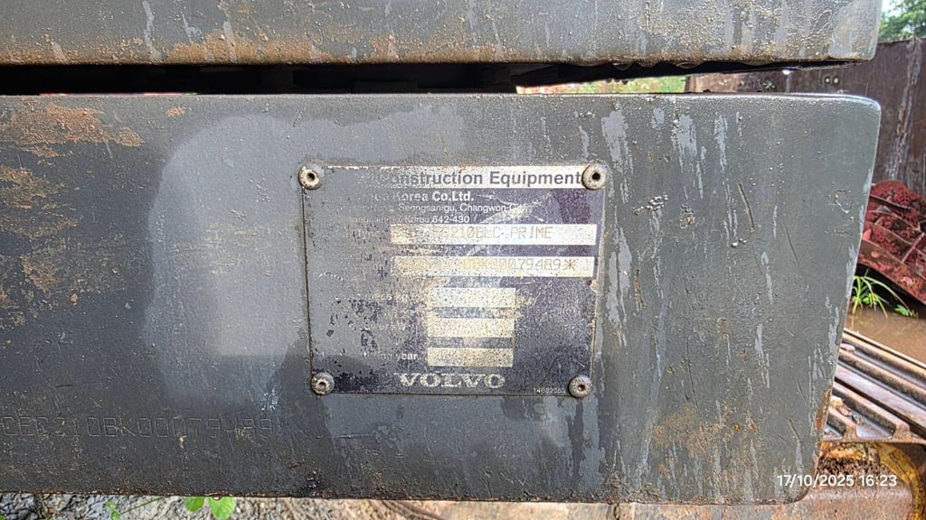 ขายVOLVO EC210BLC PRIME เอกสารเล่มทะเบียน ราคา480,000฿โทร0867379991อ๊อฟ พิจิตร 
