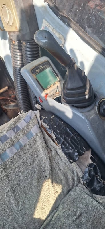 ขายทั้งคันหรือแยกอะไหล่สนใจชิ้นไหนบอกได้ครับKOBELCO SK200M5ไฟฟ้าเสีย ช่วงล่างดีเอกสารใบซื้อขาย ราคา230,000฿โทร0867379991อ๊อฟ พิจิตร 