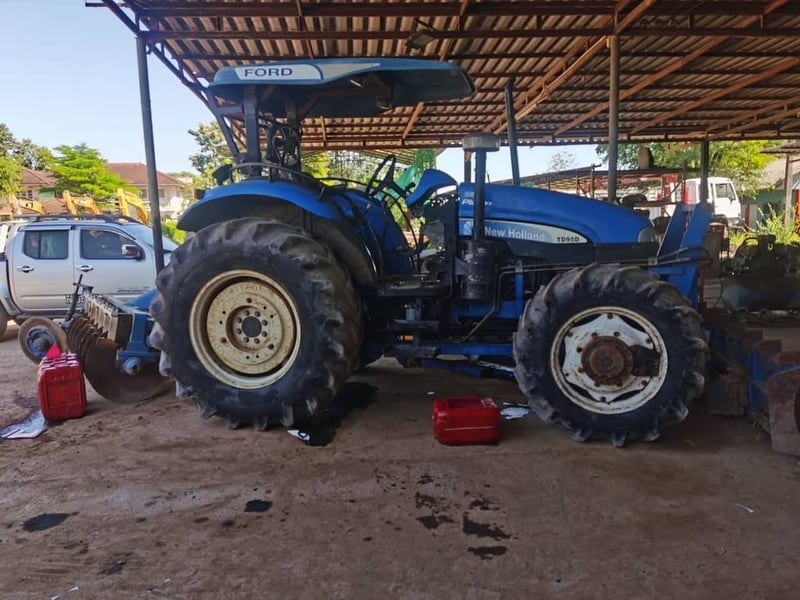 ขายรถไถNEWHOLLAND TD95D PLUS98แรงม้าปี57เป็น 2เพลามีใบดัน ผลาน7เอกสารเล่มทะเบียน  ราคา450,000฿โทร0867379991อ๊อฟ พิตร 