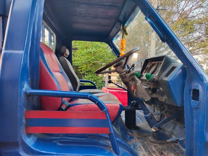 ขาย6ล้ออีแต๋น พื้นเทเลอร์ISUZU 100hpฝาขาว ราคา75,000฿โทร0867379991อ๊อฟ พิจิตร 