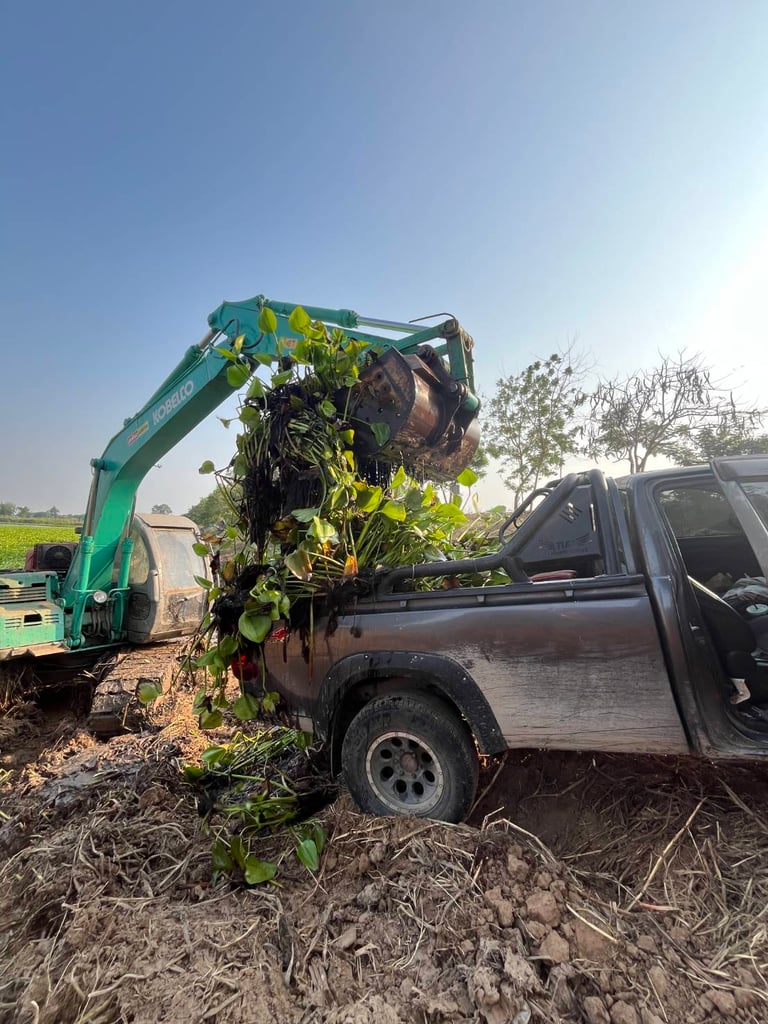 ฝากขยKOBELCO SK100M5Super เอกสารเล่มทะเบียน ราคา300,000฿โทร0867379991อ๊อฟ พิจิตร 