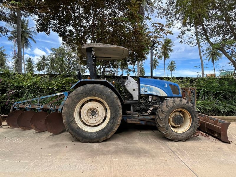 ขายรถไถNAWHOLLAND T5060 106แรงปี65ใบมีดสไลด์ได้ซ้ายขวามีผลาน4 เอกสารเล่มราคา350,000฿โทร0867379991อ๊อฟ พิจิตร 