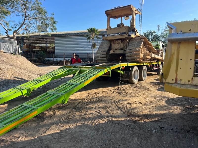 ขายแทรกเตอร์CAT D4H ซี่เรีย2เกียร์ตัด เอกสารใบซื้อขาย ราคา350,000฿ต่อรองโทร0867379991อ๊อฟ พิจิตร 