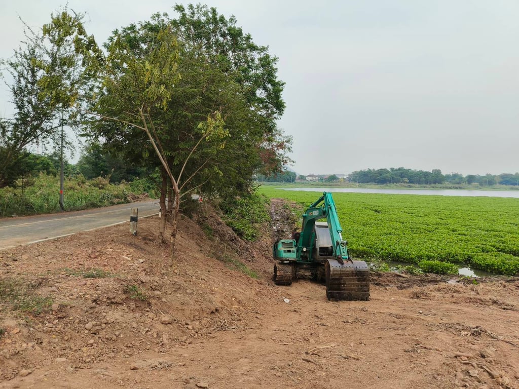 ฝากขยKOBELCO SK100M5Super เอกสารเล่มทะเบียน ราคา300,000฿โทร0867379991อ๊อฟ พิจิตร 