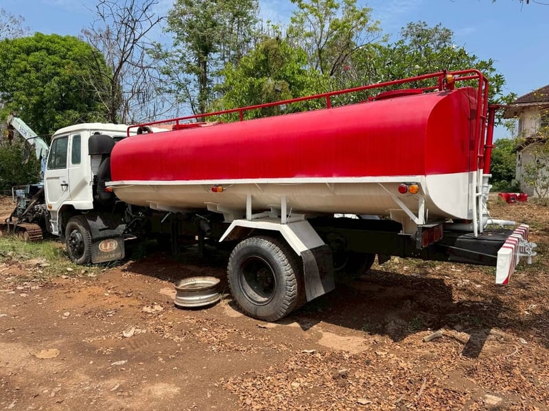 NISSAN UD PKB 195แรงม้า รถบรรทุก 6ล้อ บรรทุกน้ำ ปี2006