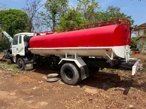 NISSAN UD PKB 195แรงม้า รถบรรทุก 6ล้อ บรรทุกน้ำ ปี2006