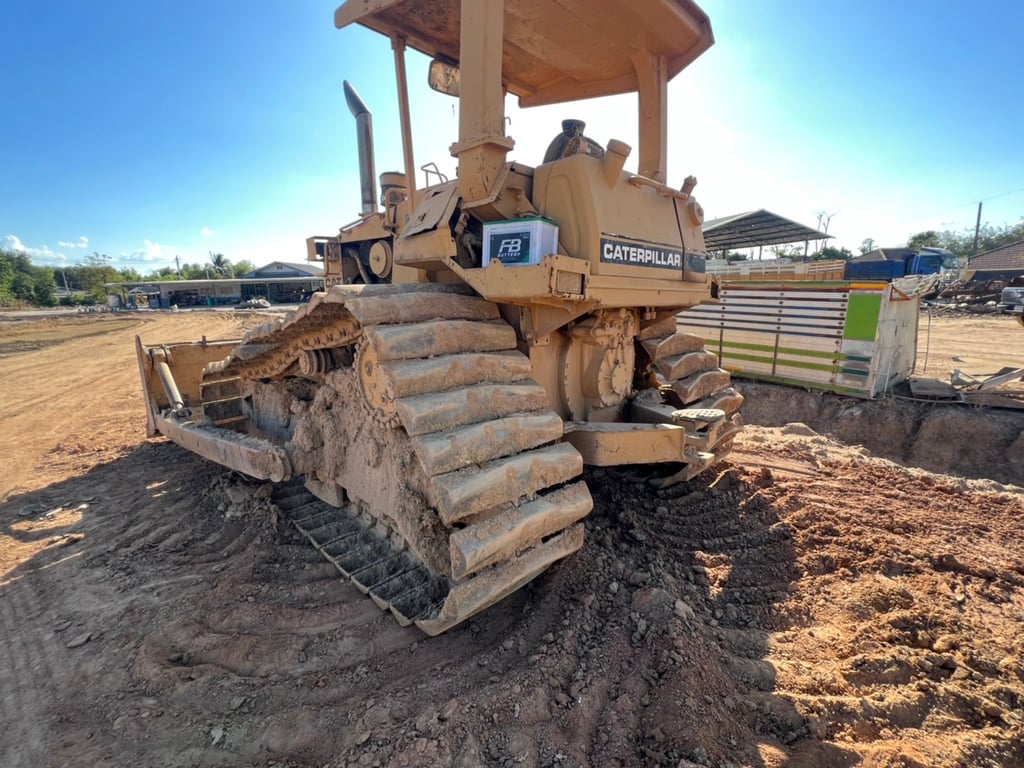 ขายแทรกเตอร์CAT D4H ซี่เรีย2เกียร์ตัด เอกสารใบซื้อขาย ราคา350,000฿ต่อรองโทร0867379991อ๊อฟ พิจิตร 