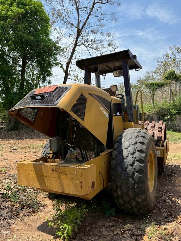 ขายรถบดCAT CS533E หนามหุ้มเรียบ2เพลา2เปลือก เอกสารเล่มทะเบียน ราคา950,000฿โทร0867379991อ๊อฟ พิจิตร 