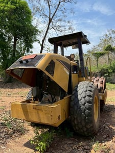 ขายรถบดCAT CS533E หนามหุ้มเรียบ2เพลา2เปลือก เอกสารเล่มทะเบียน ราคา950,000฿โทร0867379991อ๊อฟ พิจิตร 