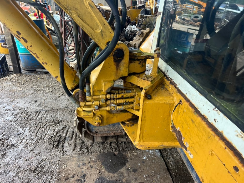 ขายKOMATSU PC20-6เก๋งแอร์ สวยๆพร้อมใช้ ราคา150,000฿โทร0867379991อ๊อฟ พิจิตร ขายKOMATSU PC20-6เก๋งแอร์ สวยๆพร้อมใช้ ราคา150,000฿โทร0867379991อ๊อฟ พิจิตร