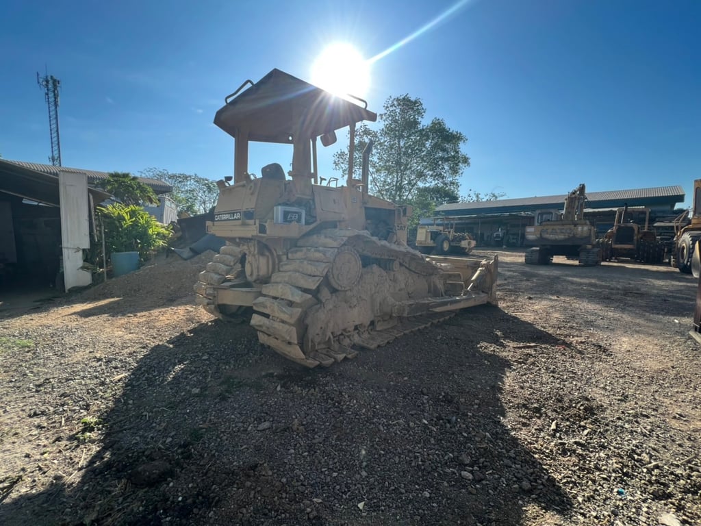 ขายแทรกเตอร์CAT D4H ซี่เรีย2เกียร์ตัด เอกสารใบซื้อขาย ราคา350,000฿ต่อรองโทร0867379991อ๊อฟ พิจิตร 