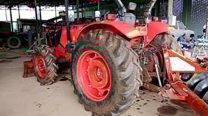 ขายรถไถKUBOTA M7040DTปี56มีใบดันหน้าผลาน7CMTเอกสารเล่มทะเบียน พร้อมใช้ ราคา370,000฿ต่อรองโทร0867379991อ๊อฟ พิจิตร 