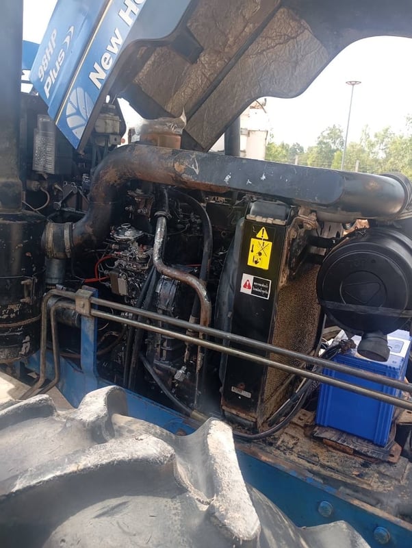 ขายรถไถNEWHOLLAND TD95D PLUS98แรงม้าปี57เป็น 2เพลามีใบดัน ผลาน7เอกสารเล่มทะเบียน  ราคา450,000฿โทร0867379991อ๊อฟ พิตร 
