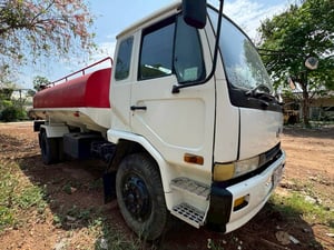 NISSAN UD PKB 195แรงม้า รถบรรทุก 6ล้อ บรรทุกน้ำ ปี2006