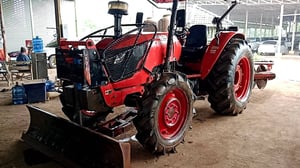 ขายรถไถKUBOTA M7040DTปี56มีใบดันหน้าผลาน7CMTเอกสารเล่มทะเบียน พร้อมใช้ ราคา370,000฿ต่อรองโทร0867379991อ๊อฟ พิจิตร 
