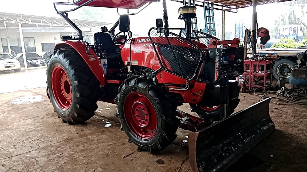 ขายรถไถKUBOTA M7040DTปี56มีใบดันหน้าผลาน7CMTเอกสารเล่มทะเบียน พร้อมใช้ ราคา370,000฿ต่อรองโทร0867379991อ๊อฟ พิจิตร ขายรถไถKUBOTA M7040DTปี56มีใบดันหน้าผลาน7CMTเอกสารเล่มทะเบียน พร้อมใช้ ราคา370,000฿ต่อรองโทร0867379991อ๊อฟ พิจิตร