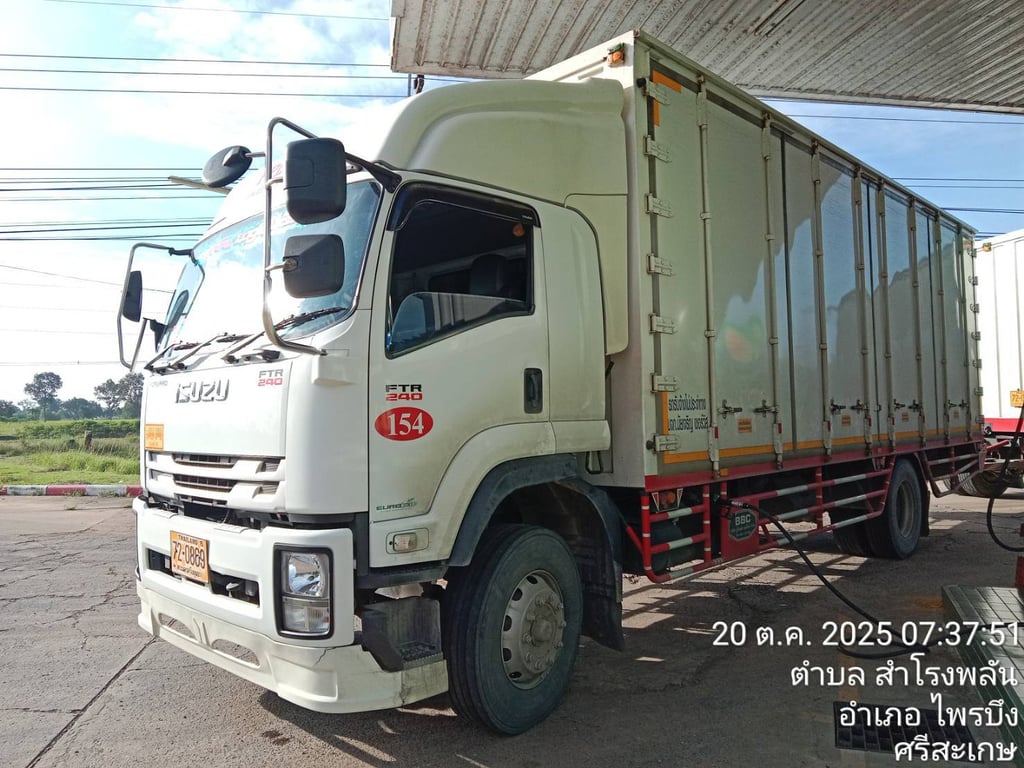 ISUZU FTR รถบรรทุก 6ล้อ พร้อมพ่วงแม่ลูก ปี2023 เลขไมล์ 268,299 กม. ISUZU FTR รถบรรทุก 6ล้อ พร้อมพ่วงแม่ลูก ปี2023 เลขไมล์ 268,299 กม.