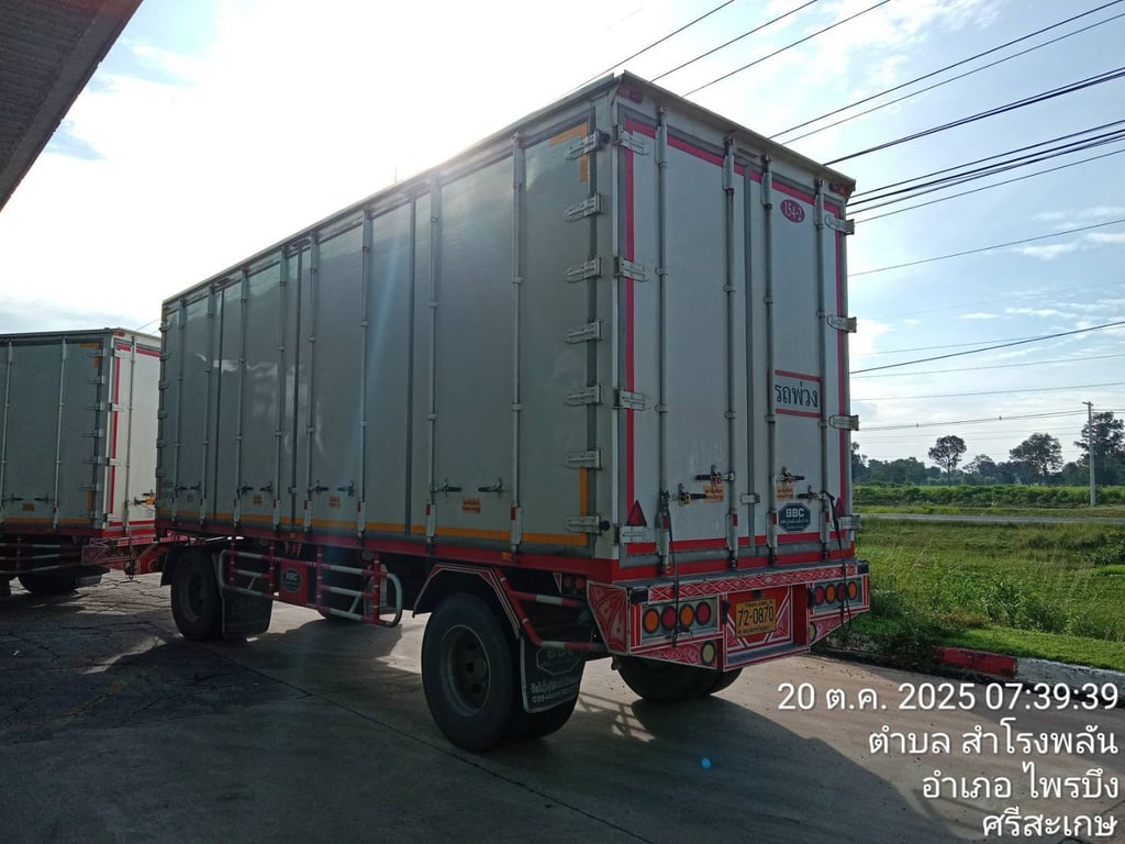 ISUZU FTR รถบรรทุก 6ล้อ พร้อมพ่วงแม่ลูก ปี2023 เลขไมล์ 268,299 กม. ISUZU FTR รถบรรทุก 6ล้อ พร้อมพ่วงแม่ลูก ปี2023 เลขไมล์ 268,299 กม.