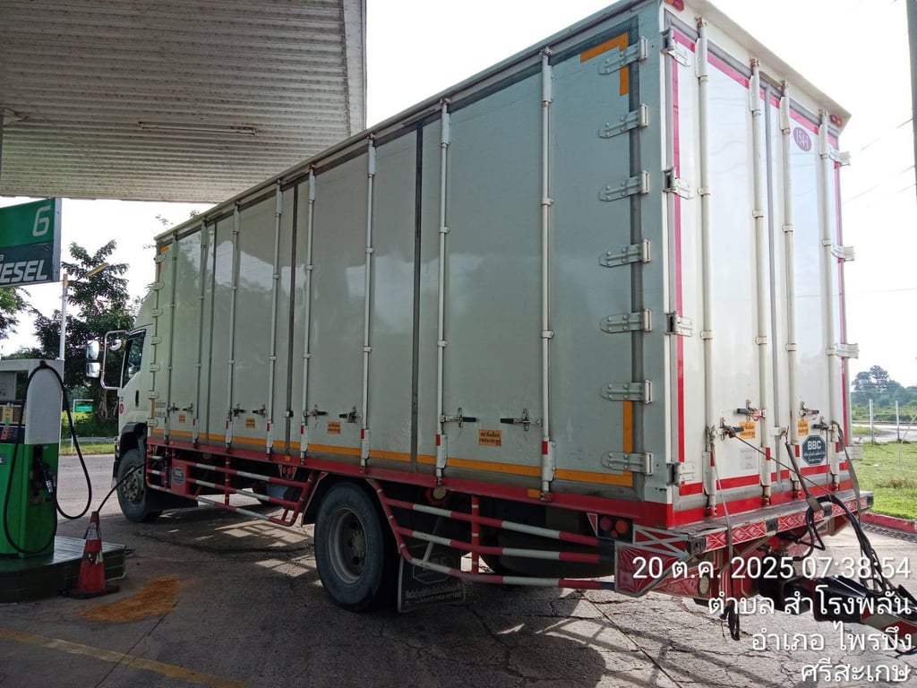 ISUZU FTR รถบรรทุก 6ล้อ พร้อมพ่วงแม่ลูก ปี2023 เลขไมล์ 268,299 กม. ISUZU FTR รถบรรทุก 6ล้อ พร้อมพ่วงแม่ลูก ปี2023 เลขไมล์ 268,299 กม.