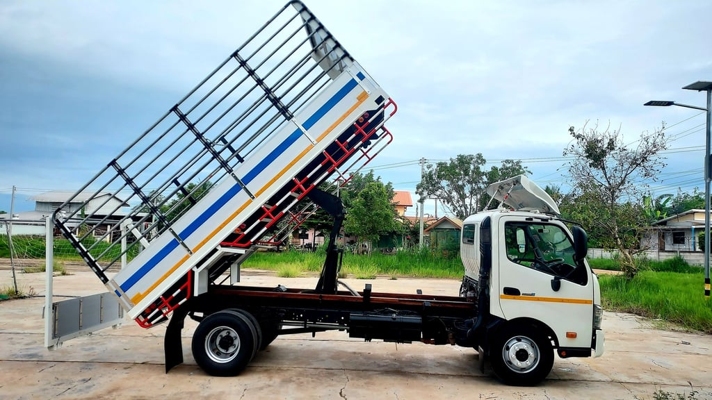 HINO XZU 150แรงม้า รถบรรทุก 6ล้อ กระบะคอกสูง ปี2016 HINO XZU 150แรงม้า รถบรรทุก 6ล้อ กระบะคอกสูง ปี2016