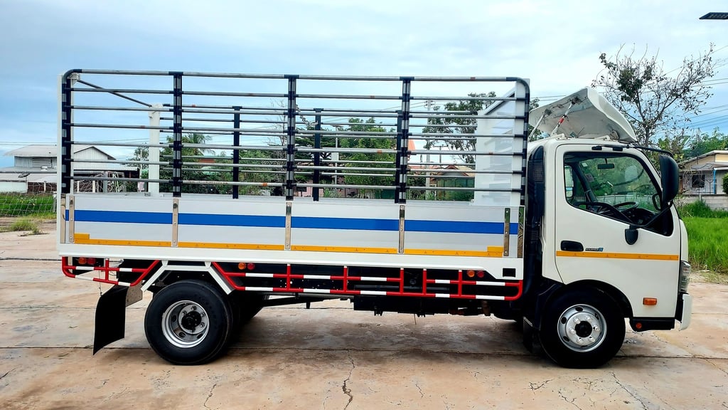 HINO XZU 150แรงม้า รถบรรทุก 6ล้อ กระบะคอกสูง ปี2016 HINO XZU 150แรงม้า รถบรรทุก 6ล้อ กระบะคอกสูง ปี2016