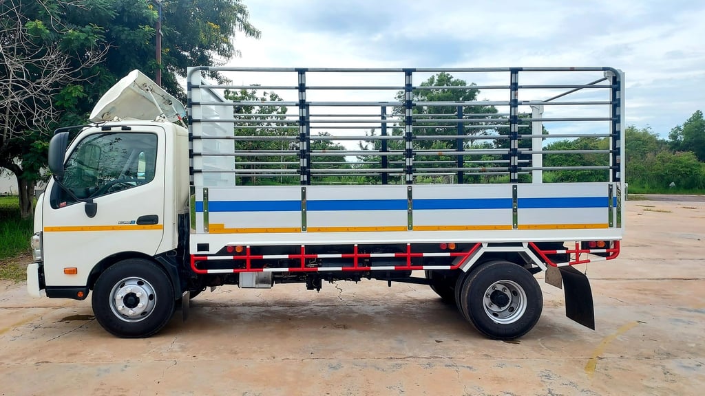 HINO XZU 150แรงม้า รถบรรทุก 6ล้อ กระบะคอกสูง ปี2016 HINO XZU 150แรงม้า รถบรรทุก 6ล้อ กระบะคอกสูง ปี2016