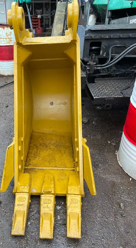 บุ้งกี๋ CAT320D ของใหม่ ราคาต่อรองได้ค่ะ