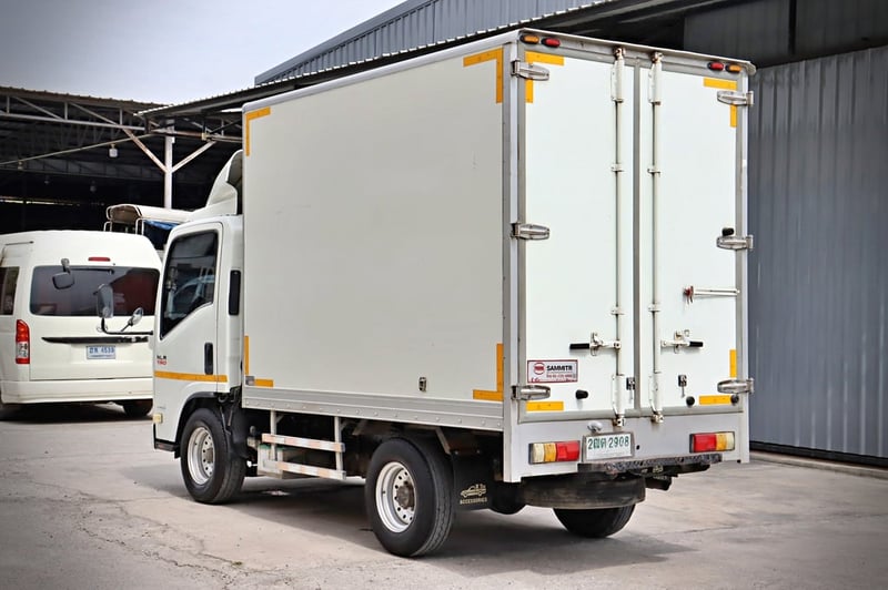 ISUZU NLR(4 ล้อไม่ติดเวลา)