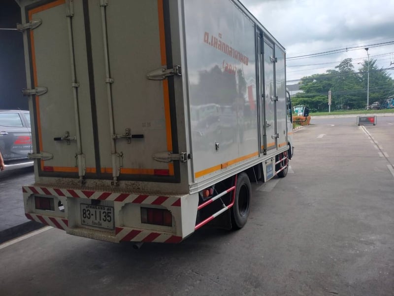 ISUZU NMR 130แรงม้า รถบรรทุก 6ล้อ ตู้แห้ง ปี2020