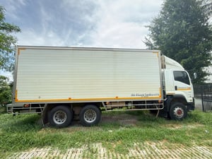 ISUZU FVM 240แรงม้า รถบรรทุก 10ล้อ ตู้เย็น ปี2019