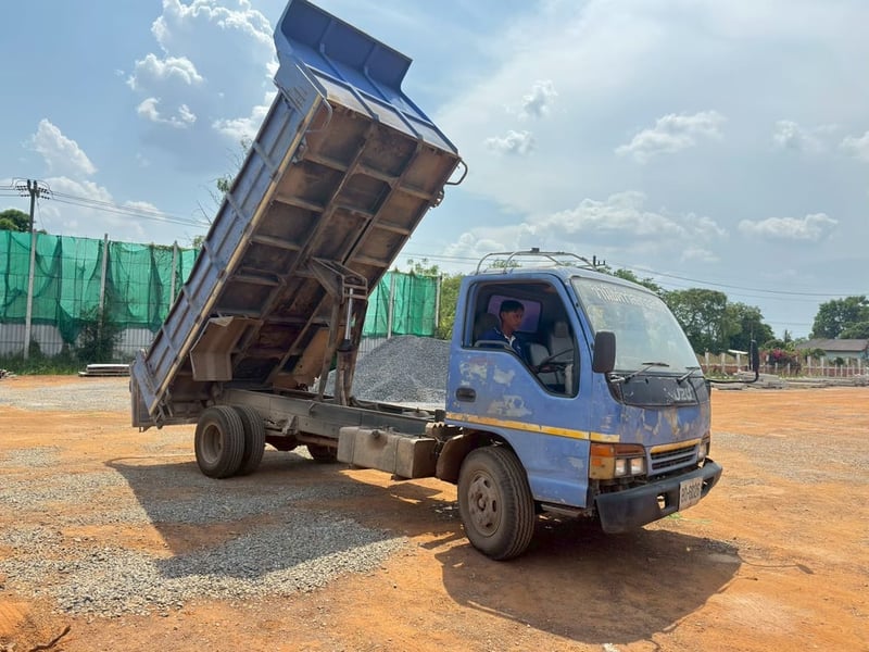 ISUZU NPR 120แรงม้า รถบรรทุก 6ล้อ ดั้มพ์