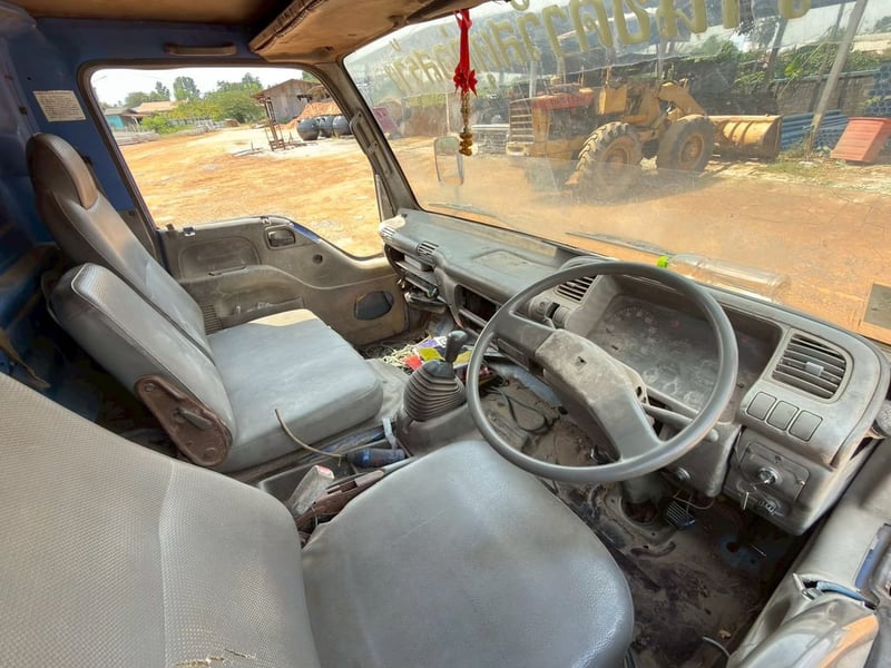 ISUZU NPR 120แรงม้า รถบรรทุก 6ล้อ ดั้มพ์