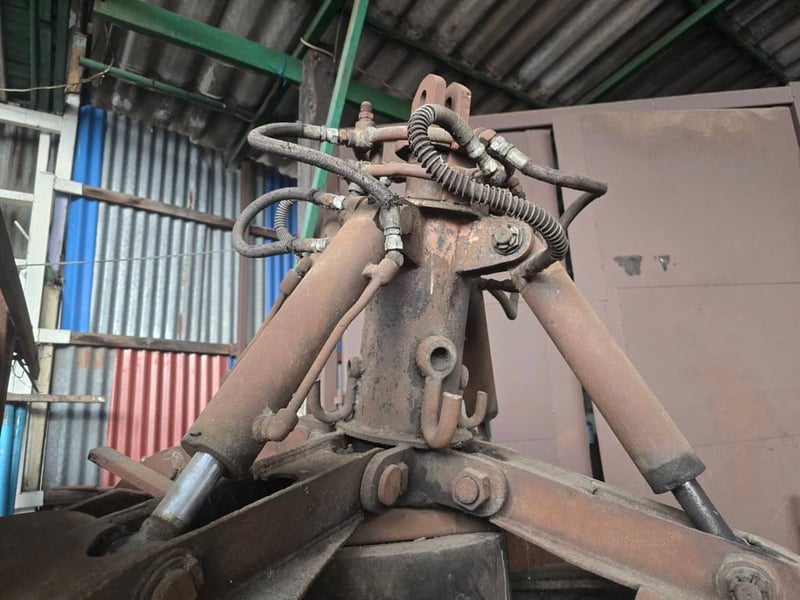 ดอกบัวคีบเหล็ก 4กลีบ -มือขยุ้มเหล็ก -ปากคีบเหล็ก ทำงานเร็ว สำหรับรถแมคโคร และเครนพับ มือ2 ใช้งานน้อย แกนสวย