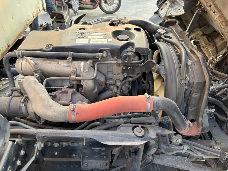  6ล้อตู้ทึบ NMR 130แรง ปี56 3.32ม. 